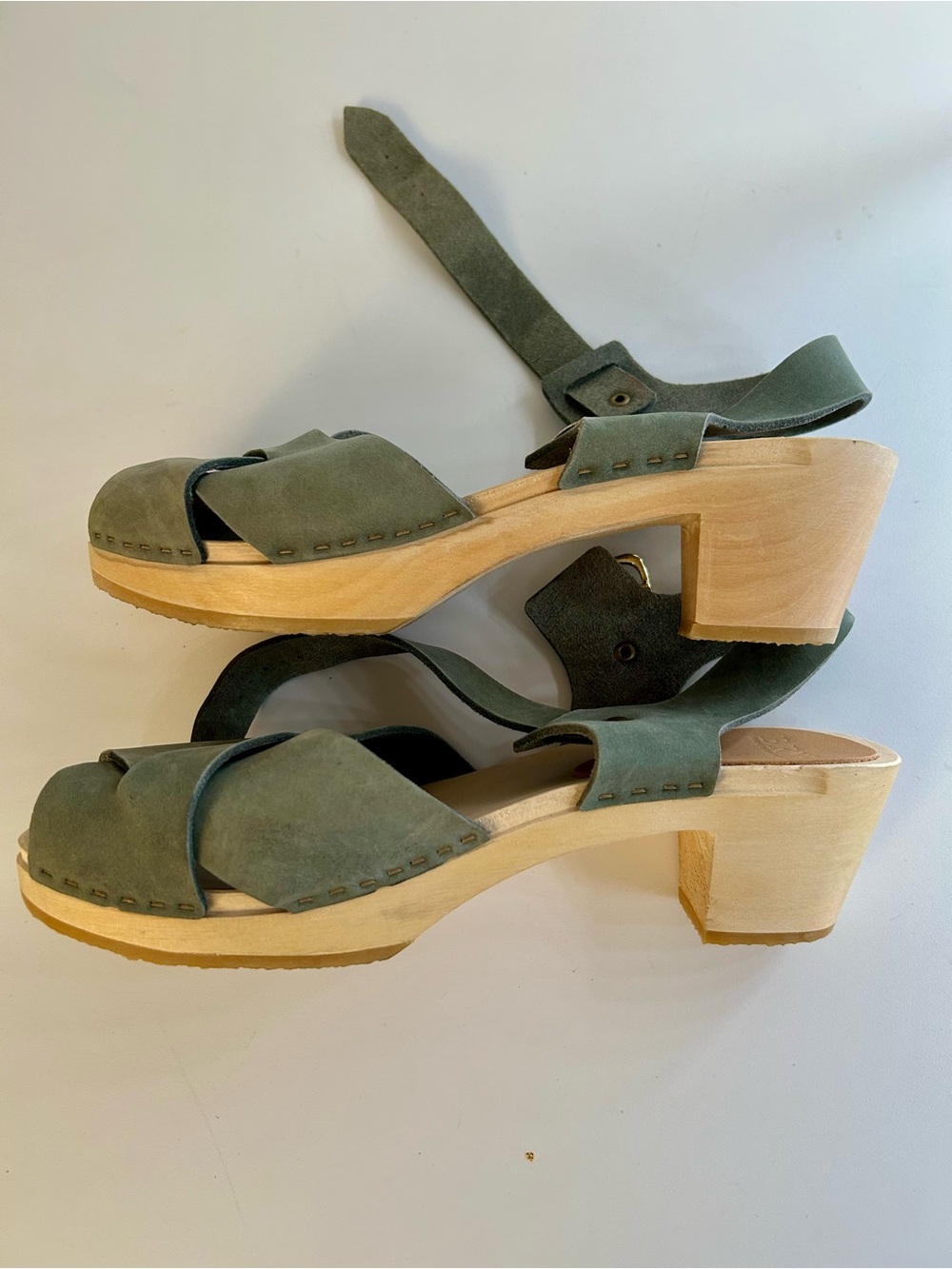 BRYR New Women’s Size 39/9 Emma Cross Toe Clogs - Picture 8 of 8